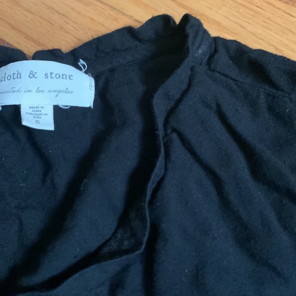 FREE WITH PURCHASE! Women’s Cloth & Stone V-Neck T-Shirt - Picture 3 of 4